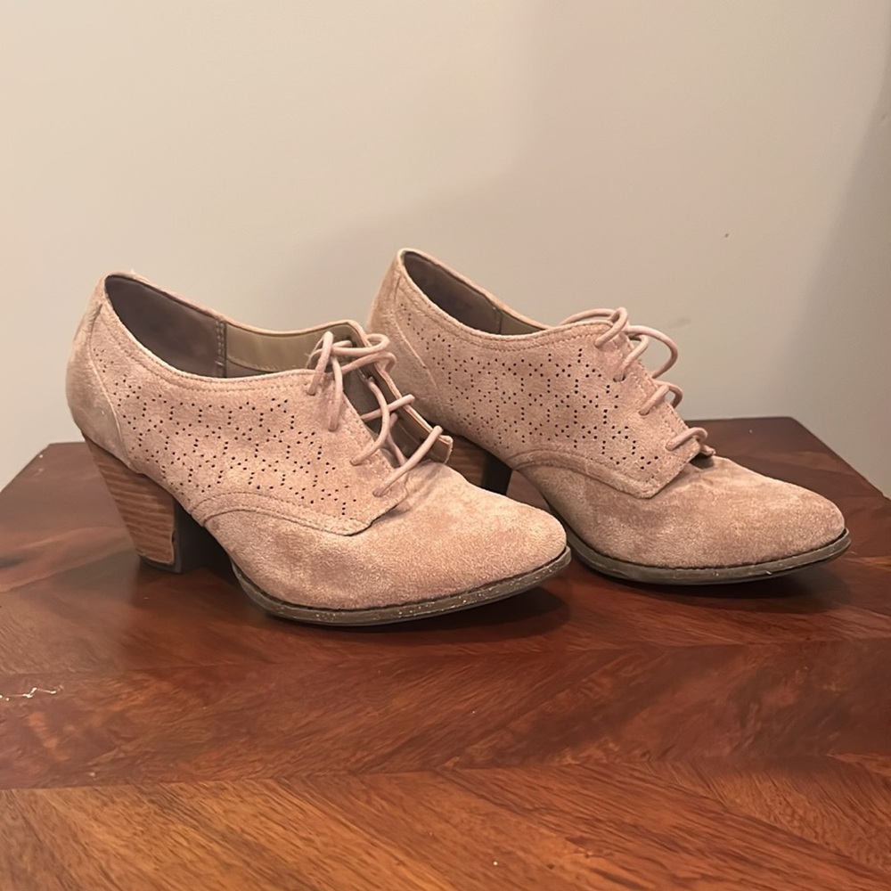 Dr. Scholl’s tan faux suede lace-up heeled oxford booties size 6.5